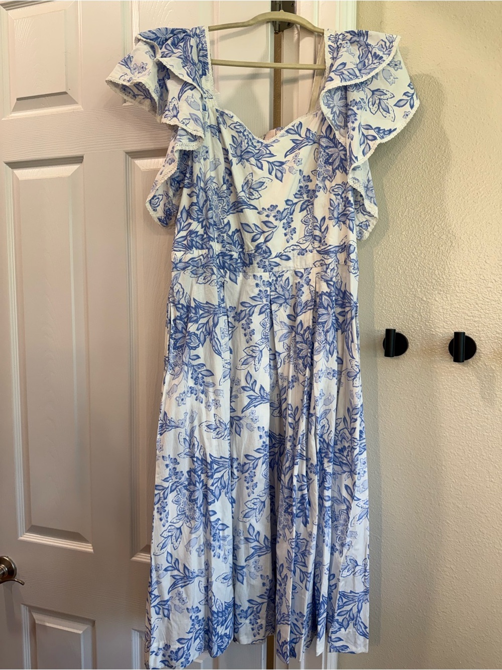 Rachel Parcell Blue and White Floral Midi Dress